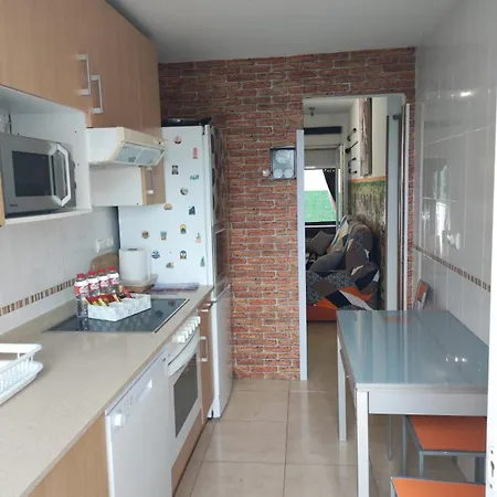 Apartamento Bajo Con Jardín, Patio, Cenador Y Barbacoa. *
