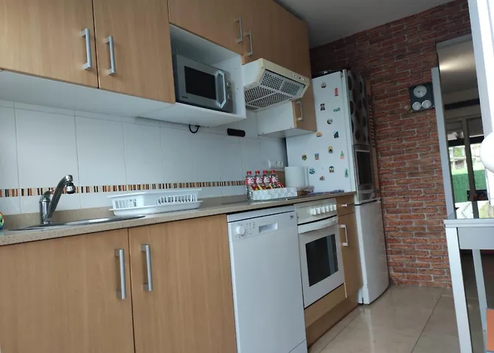 Bajo Con Jardín, Patio, Cenador Y Barbacoa. Apartamento