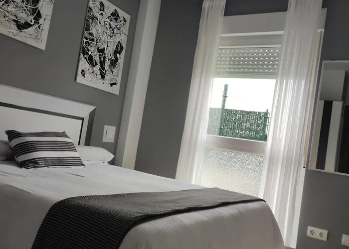 Apartamento Bajo Con Jardín, Patio, Cenador Y Barbacoa. *