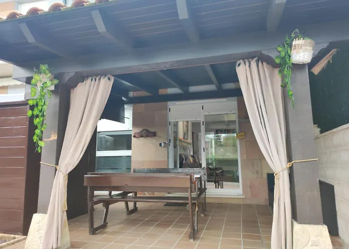 Bajo Con Jardin, Patio, Cenador Y Barbacoa. Apartment *