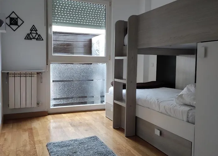 Bajo Con Jardín, Patio, Cenador Y Barbacoa. Apartamento Viveda