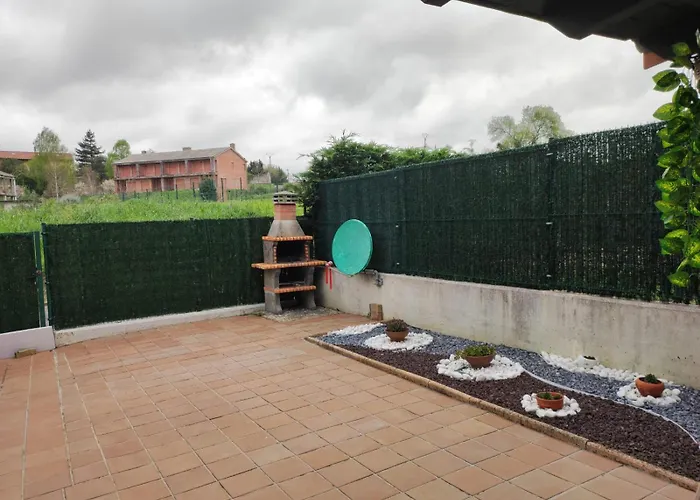 Bajo Con Jardín, Patio, Cenador Y Barbacoa. Apartamento Viveda